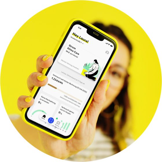 Mit der Yello App hast du deinen Stromverbrauch einfach im Blick Illustration Person, die ein Selfie mit ihrem Handy macht